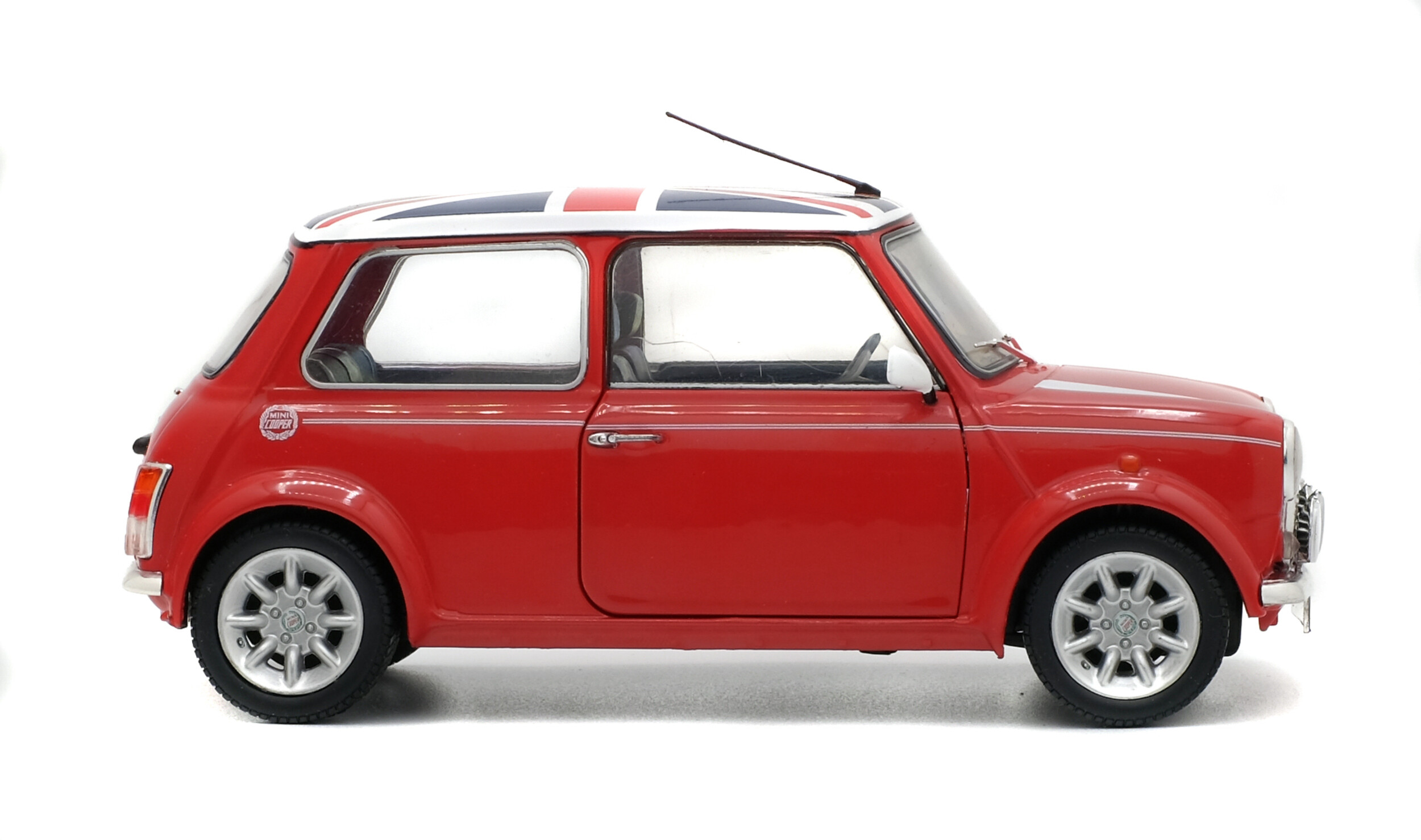 MINI COOPER SPORT PACK - RED With UNION JACK - SOLIDO 1:18 SCLAE MODEL - Image 6