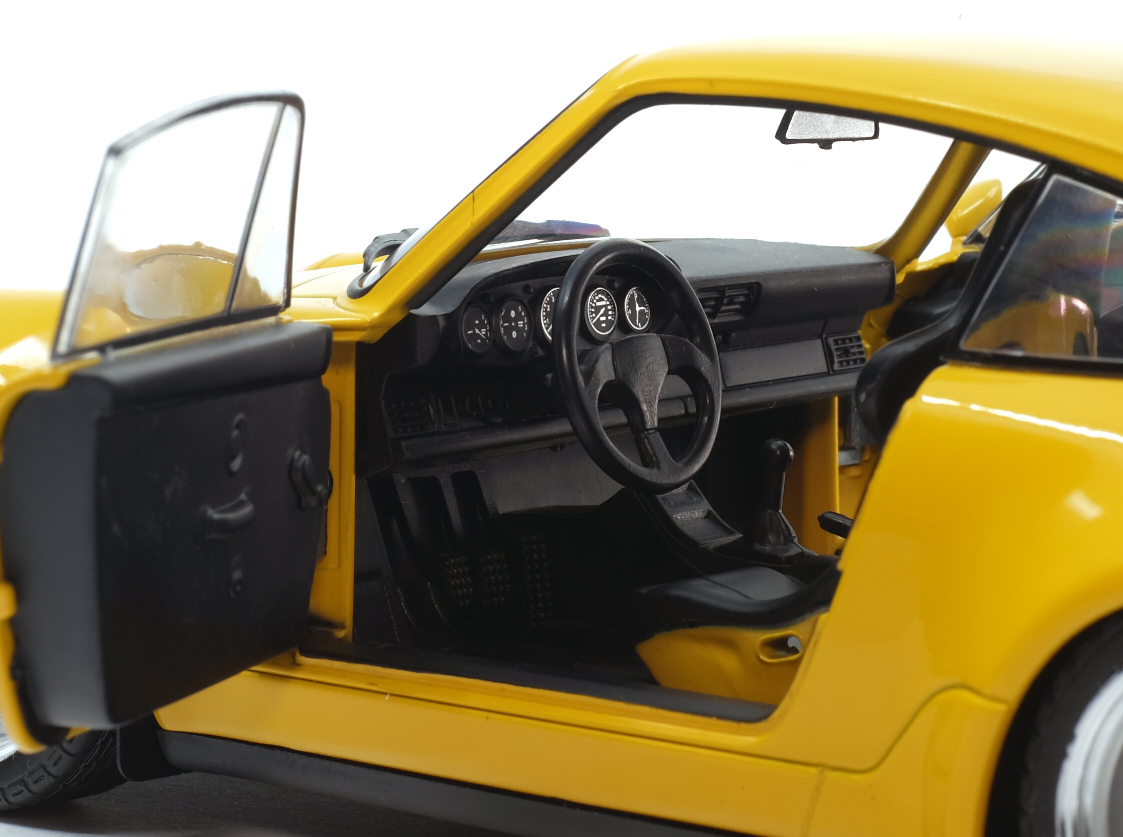 PORSCHE 964 3.8 RS JAUNE VITESSE 1990 - SOLIDO 1:18 SCALE DIECAST MODEL - Image 2